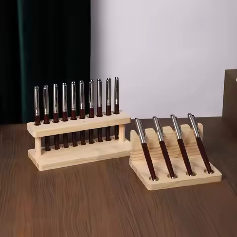 Pot à crayon bois clair — 4 ou 10 fentes, registre scandinave épuré